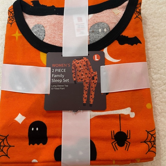 🆕 Sleep In! 2 Piece Halloween Pajama Set - Picture 2 of 4